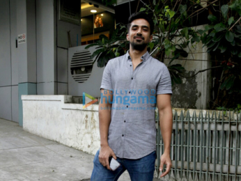 Disha Patani, Saqib Saleem & Mira Rajput snapped in Bandra