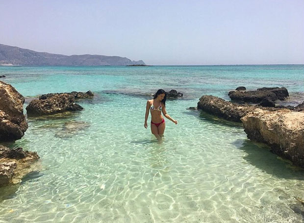 Elli Avram shares bikini pictures and it will make you want to take off for a beachy vacation-2