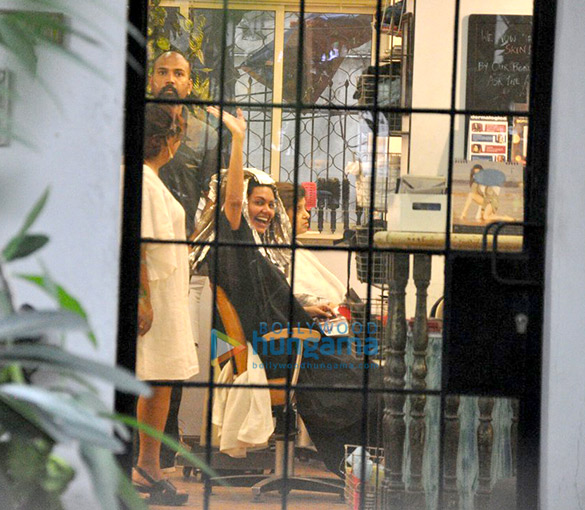esha gupta and navya naveli snapped at kromakay salon 2