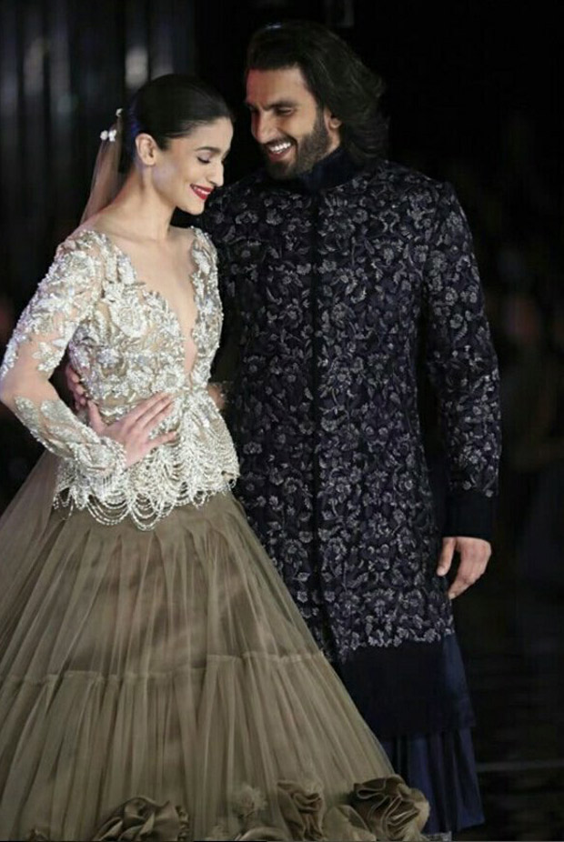 Gully Boy couple Ranveer Singh and Alia Bhatt stun as showstoppers for Manish Malhotra at India Couture Week 2017 (1)