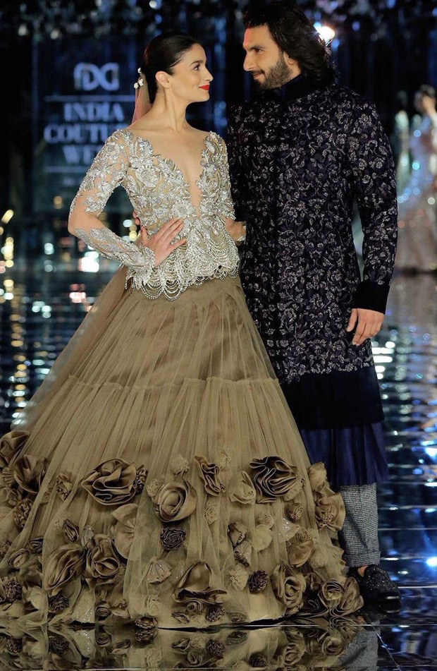 Gully Boy couple Ranveer Singh and Alia Bhatt stun as showstoppers for Manish Malhotra at India Couture Week 2017 (2)