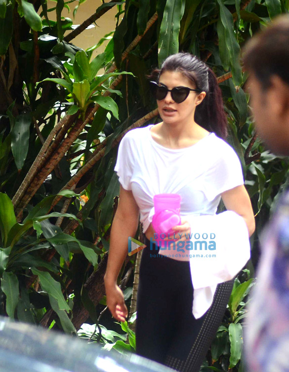 jacqueline fernandez snapped post rehearsals in bandra 4