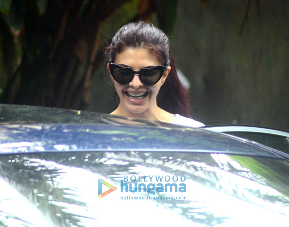 jacqueline fernandez snapped post rehearsals in bandra 6