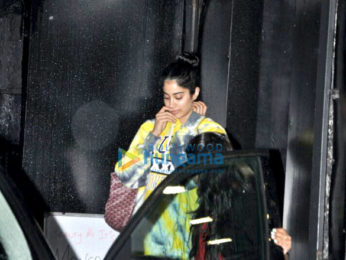 Jhanvi Kapoor snapped post salon sesion in Juhu