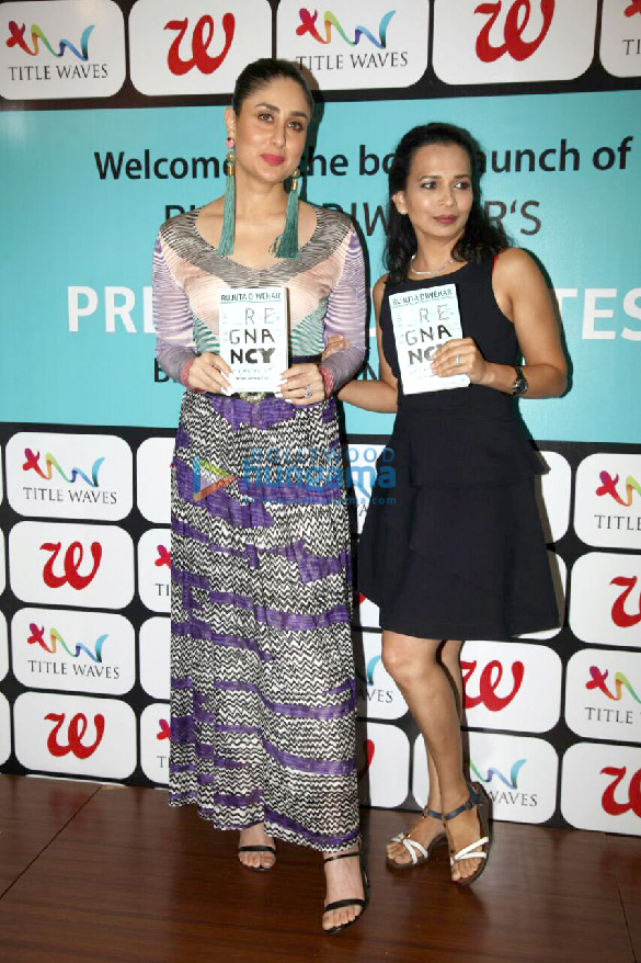 kareena unveils rujuta diwekar book on pregnancy notes 1