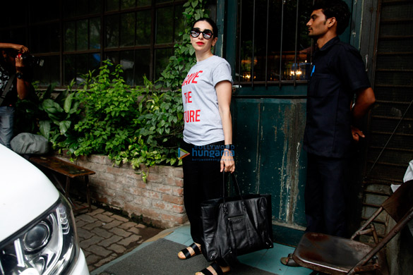 The beautiful Karisma Kapoor snapped with lovely kids post her lunch at Pali Village Cafe The beautiful Karisma Kapoor snapped with lovely kids post her lunch at Pali Village Cafe