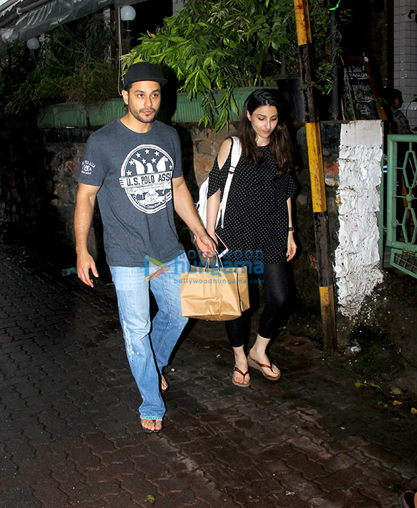 kunal khemu and soha ali khan spotted at a cafe in bandra 3
