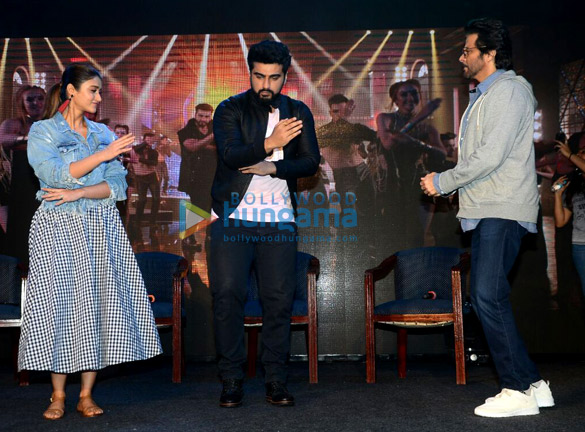 mubarakan team promote their film at wilson college mumbai 3