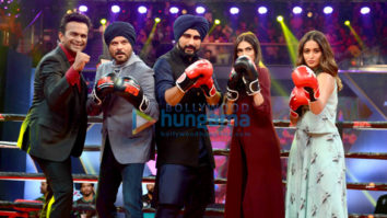 Mubarakan team promotes their film on Super Boxing League