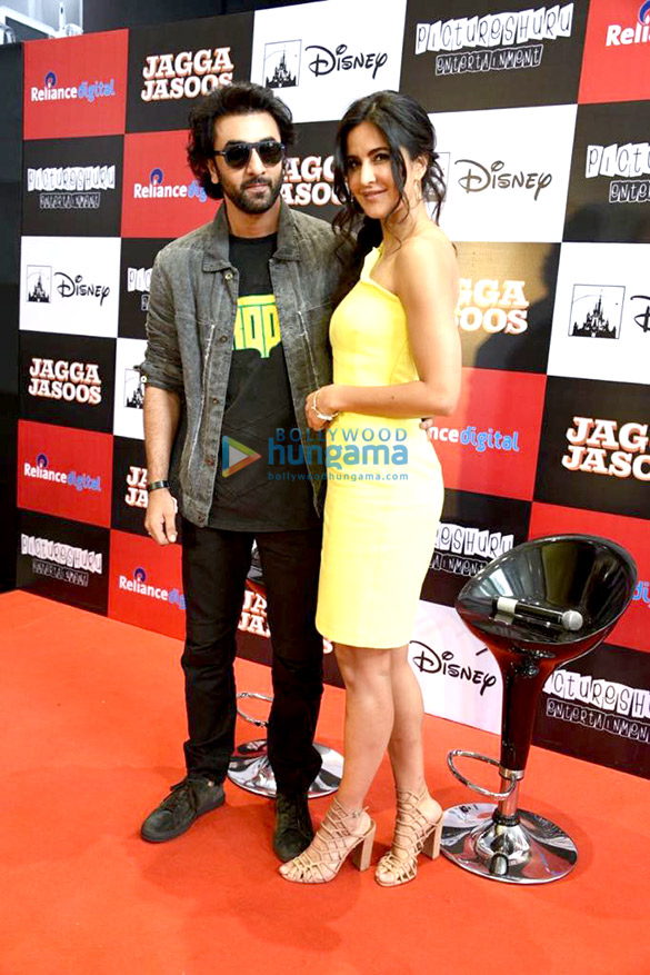 Ranbir Kapoor and Katrina Kaif promote Jagga Jasoos at the Reliance Store Ranbir Kapoor and Katrina Kaif promote Jagga Jasoos at the Reliance Store