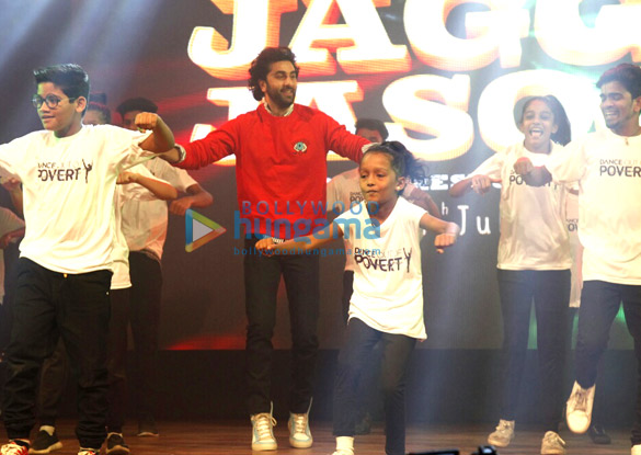 ranbir kapoor promotes jagga jasoos as he interacts with kids 4