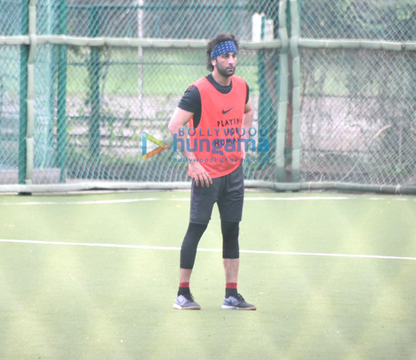 ranbir kapoor snapped at football practice 9