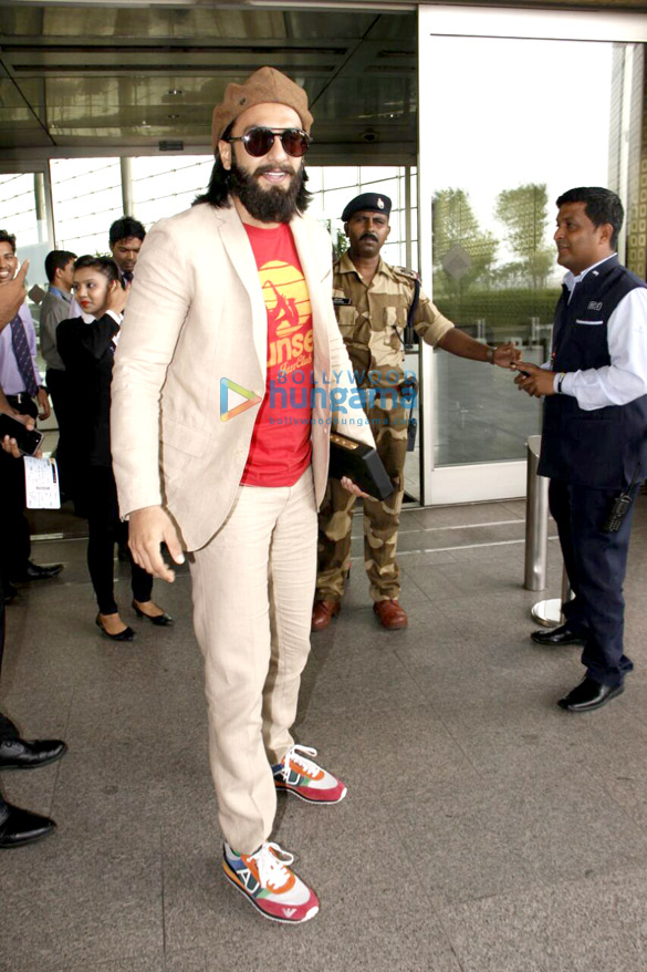 ranveer singh and urvashi rautela snapped at the airport 03