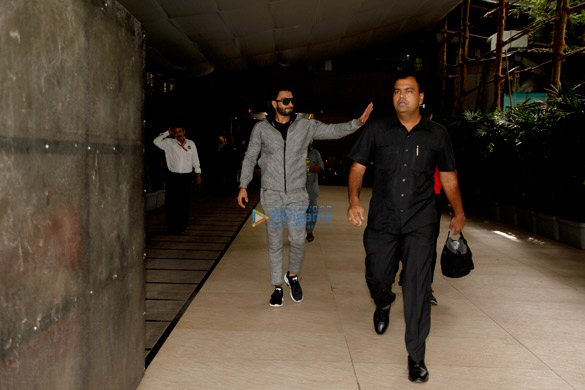 ranveer singh snapped in bandra 3 2