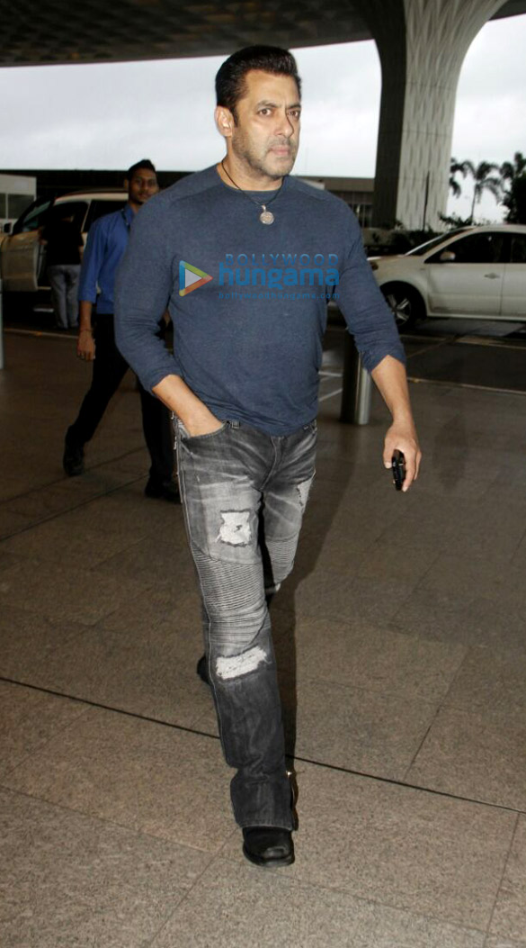 Salman Khan, Katrina Kaif, Ranbir Kapoor and Kajol snapped at the airport Salman Khan, Katrina Kaif, Ranbir Kapoor and Kajol snapped at the airport