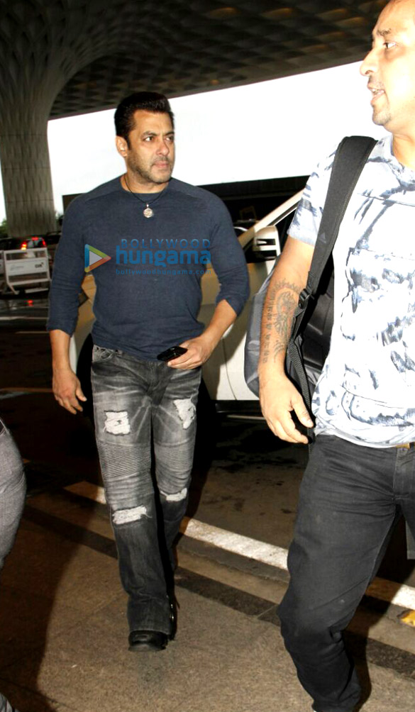 salman katrina ranbir and kajol snapped at the airport 2