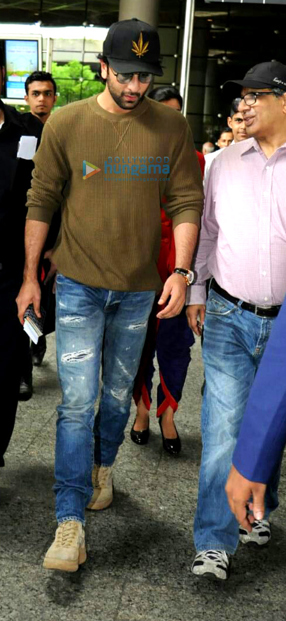 salman katrina ranbir and kajol snapped at the airport 5