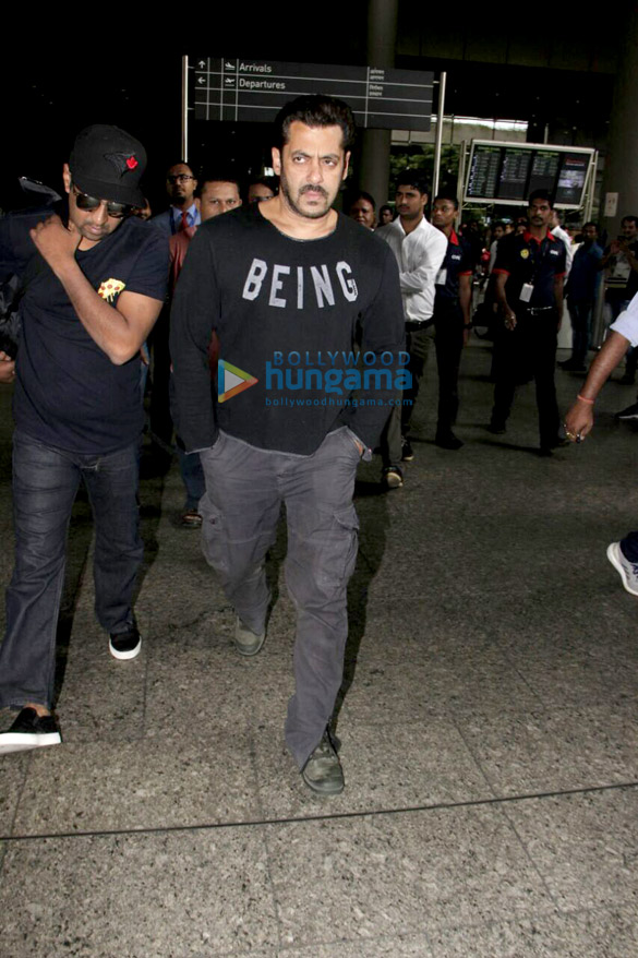 salman khan arrives from morocco post tiger zinda hai shoot 1
