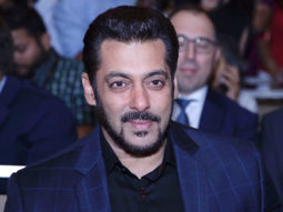 Salman Khan’s SPECIAL Gesture For A Elder Man | IIFA 2017 Press Conference | New York