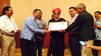 WOW! Shah Rukh Khan receives Honorary Membership from Jodhpur Guide Association