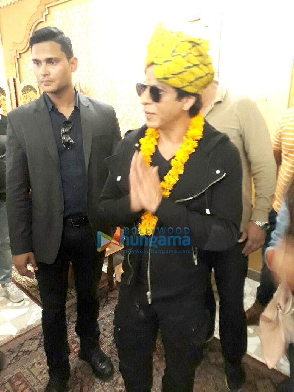 shah rukh khan receives a royal welcome in rajasthan 4