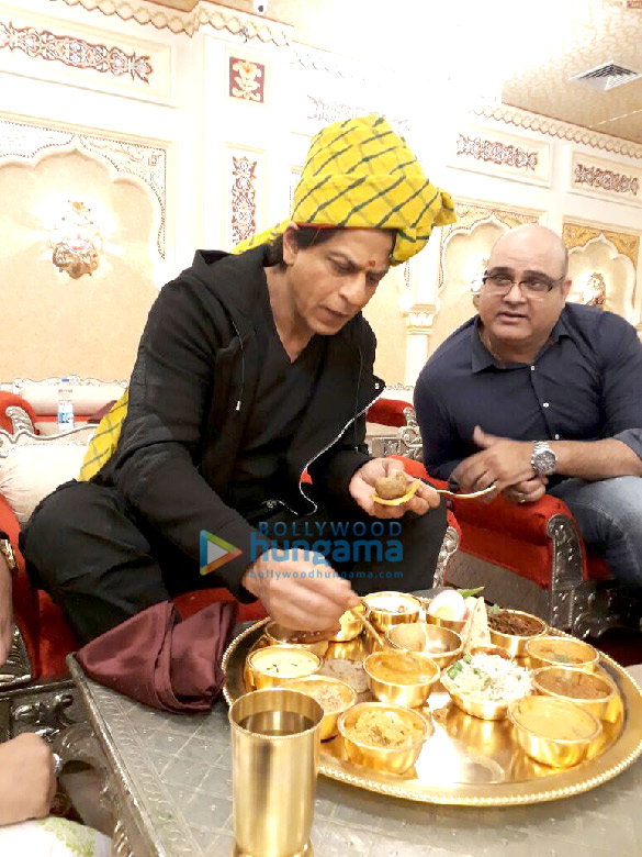 shah rukh khan receives a royal welcome in rajasthan 5