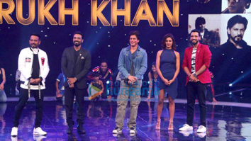 Shah Rukh Khan and Imtiaz Ali snapped at the film promotions of their film Jab Harry Met Sejal on the reality show ‘Dance +’