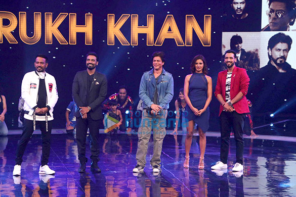 Shah Rukh Khan and Imtiaz Ali snapped at the film promotions of their film Jab Harry Met Sejal on the reality show ‘Dance +’ Shah Rukh Khan and Imtiaz Ali snapped at the film promotions of their film Jab Harry Met Sejal on the reality show ‘Dance +’