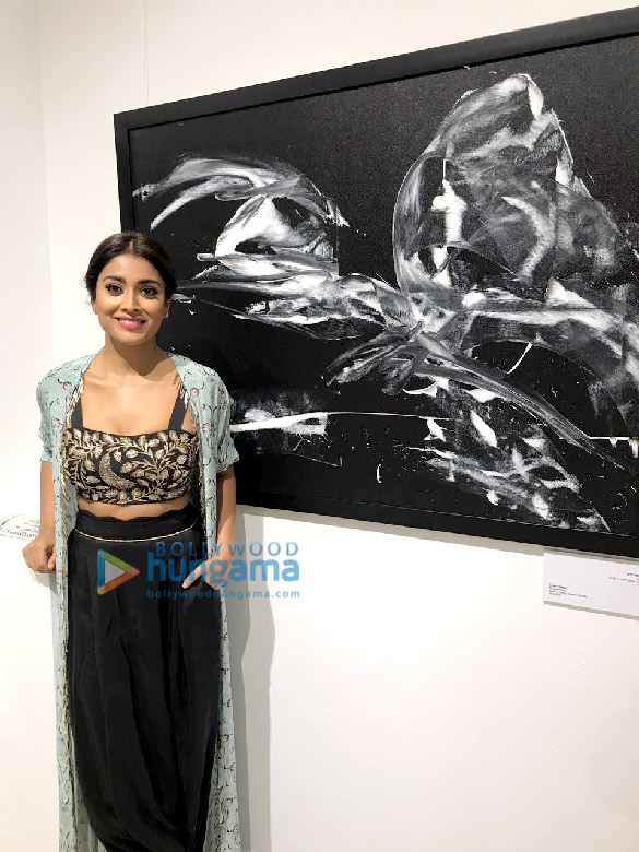 shriya saran attends dr bharath thakurs solo art exhibition 5