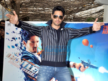 Sidharth Malhotra and Jacqueline Fernandez snapped at the trailer preview of 'A Gentleman'