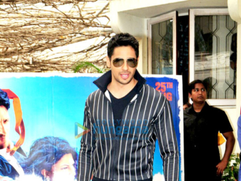 Sidharth Malhotra and Jacqueline Fernandez snapped at the trailer preview of 'A Gentleman'