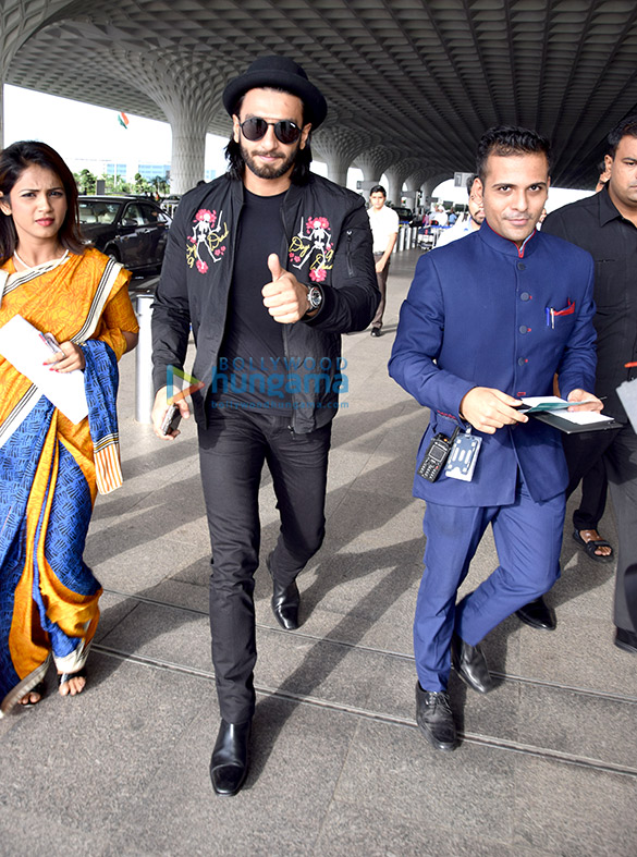 Superstar Ranveer Singh snapped at international airport Superstar Ranveer Singh snapped at international airport