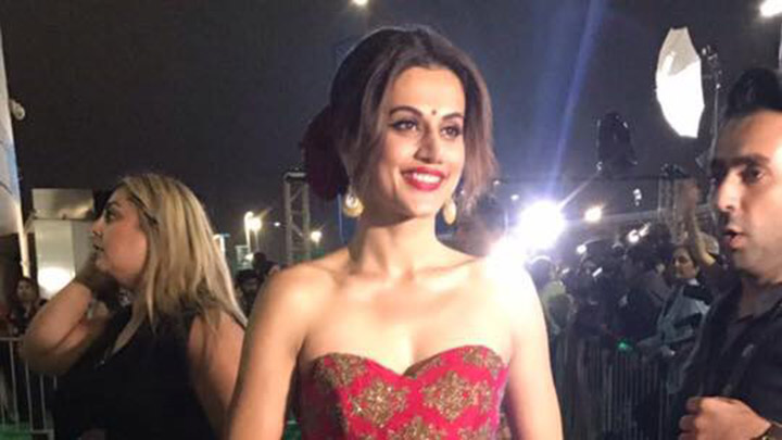 Taapsee Pannu REVEALS Salman Khan’s Role In Judwaa 2 | Varun Dhawan | IIFA New York Taapsee Pannu REVEALS Salman Khan’s Role In Judwaa 2 | Varun Dhawan | IIFA New York