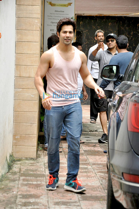 the gen next superstar varun dhawan snapped while working out at the gym 1