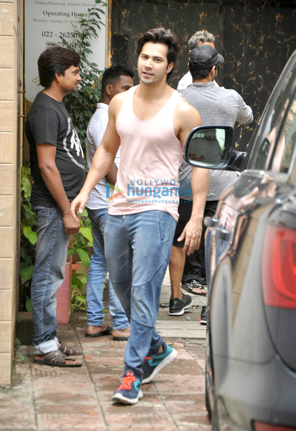 the gen next superstar varun dhawan snapped while working out at the gym 3