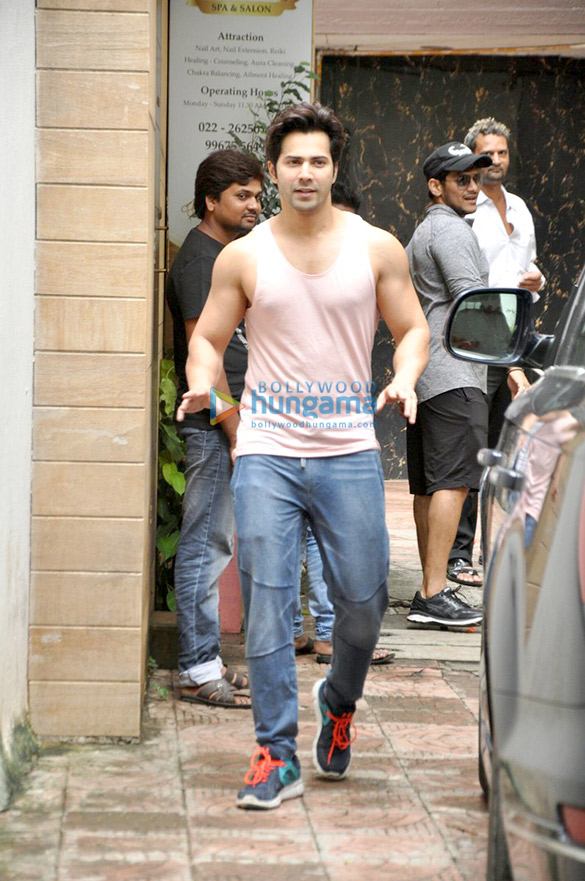 the gen next superstar varun dhawan snapped while working out at the gym 4