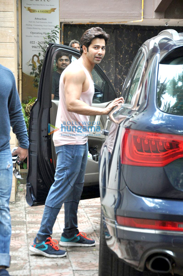 the gen next superstar varun dhawan snapped while working out at the gym 6