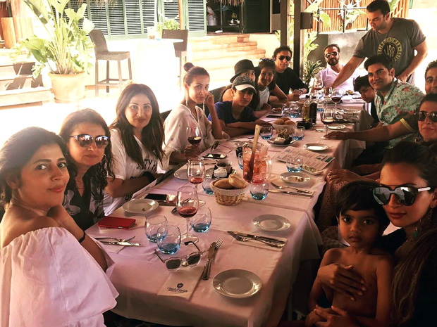 This picture of Malaika Arora and Arbaaz Khan dining with their family during their vacation is super-cute