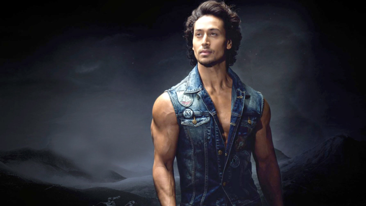 Tiger Shroff Breaks Into SUPERB Dancing Mode At The Airport
