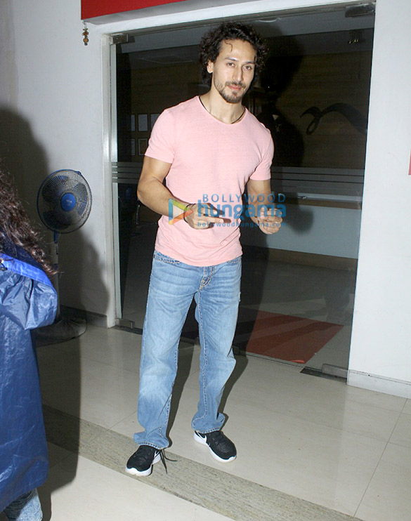 tiger shroff disha patani nidhhi agerwal snapped at the screening of munna michael 9