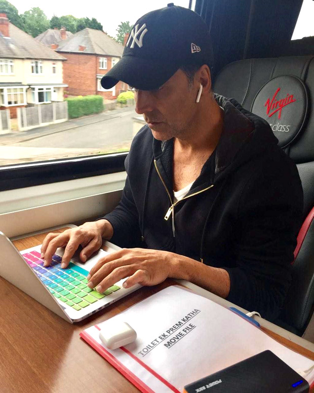 WOW! ‘Punctual’ Akshay Kumar hops into a train to reach London on time for Toilet - Ek Prem Katha promotions