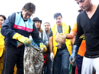 Amitabh Bachchan cleans Versova Beach and shows his support towards the cleanliness drive