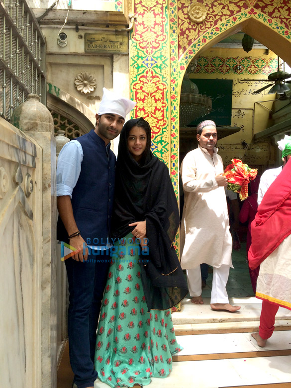 aadar jain and anya singh visit ajmer sharif dargah 4