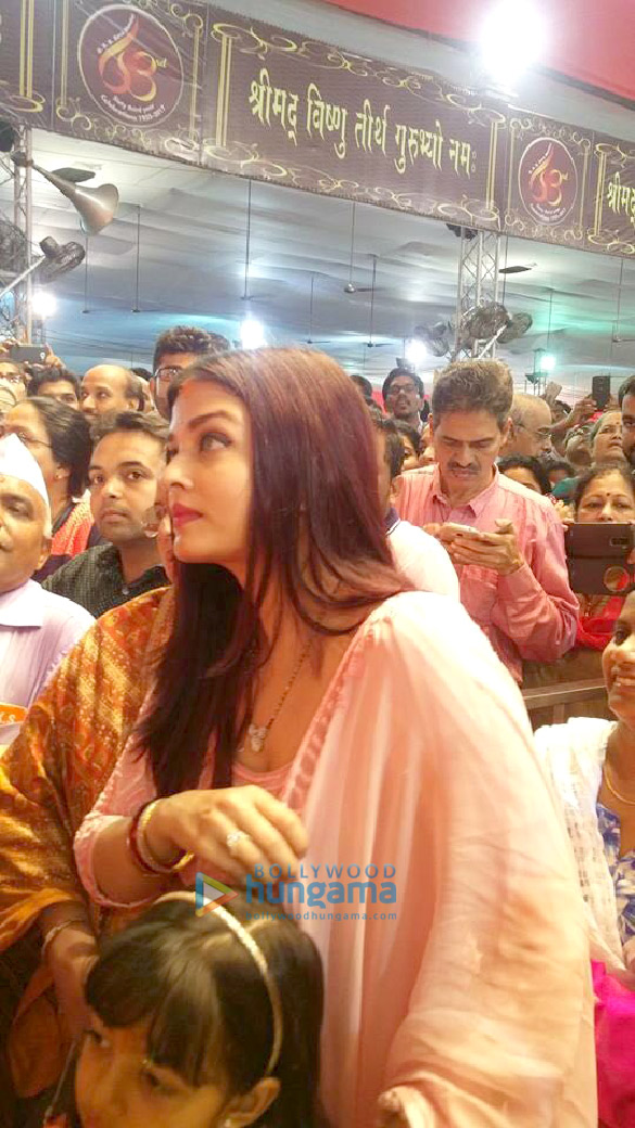 aishwarya and sachin tendulkar family visits the gsb ganesha 1