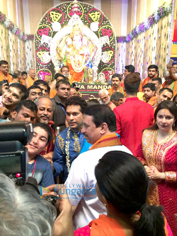 aishwarya and sachin tendulkar family visits the gsb ganesha 2