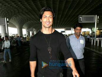 Ajay Devgn, Esha Gupta, Ileana D'Cruz and others snapped at the airport