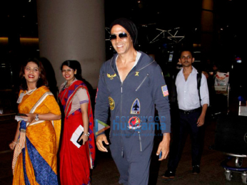 Akshay Kumar and Kajal Aggarwal snapped at the airport