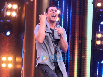 Akshay Kumar promotes 'Toilet – Ek Prem Katha' on Amul Sa Re Ga Ma Pa Li'l Champs