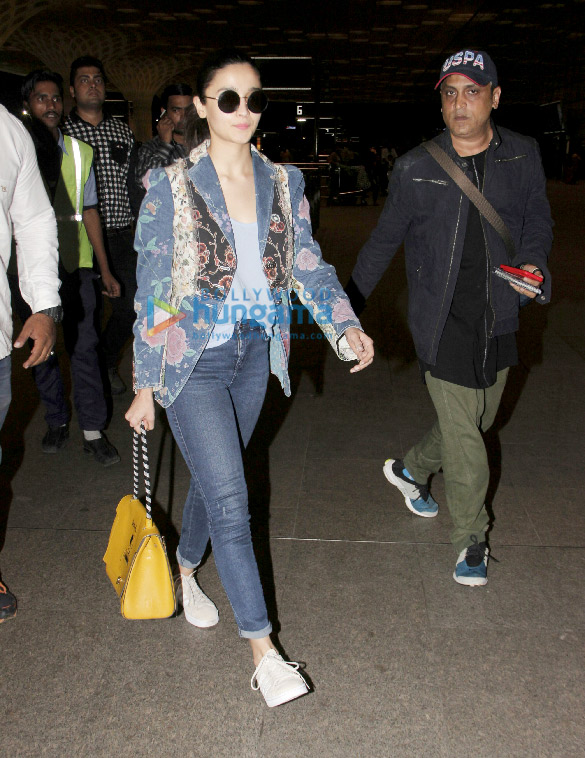 alia bhatt snapped at the airport 1 2
