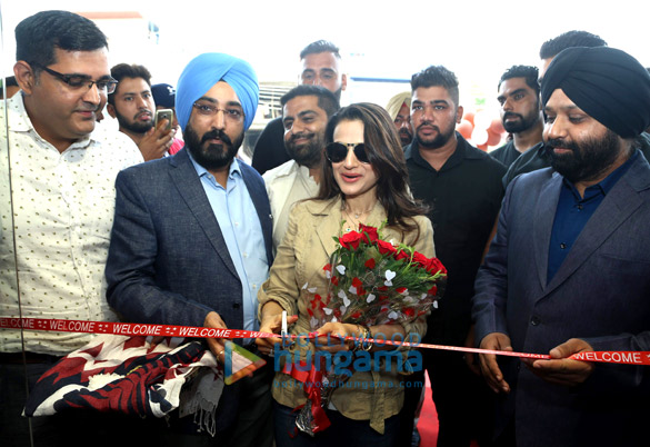 ameesha patel launches 151st linen club store in jalandhar 1